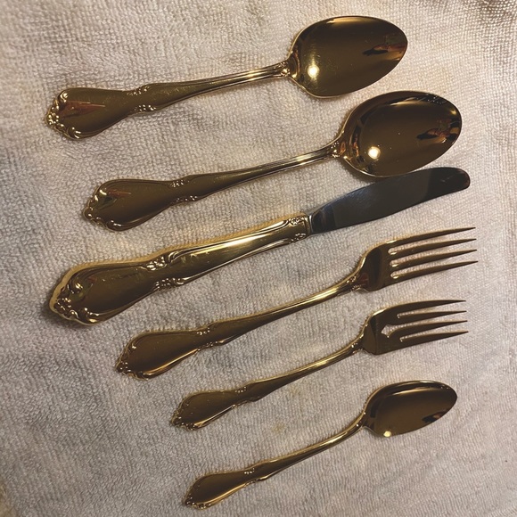 Vintage Oneida Golden Chateau flatware - Picture 3 of 15
